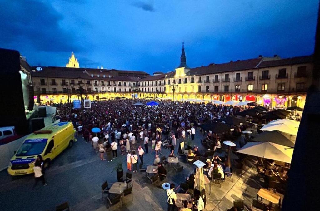 Arquitecto De La Vida- Plaza Mayor Leon Bagian luar foto