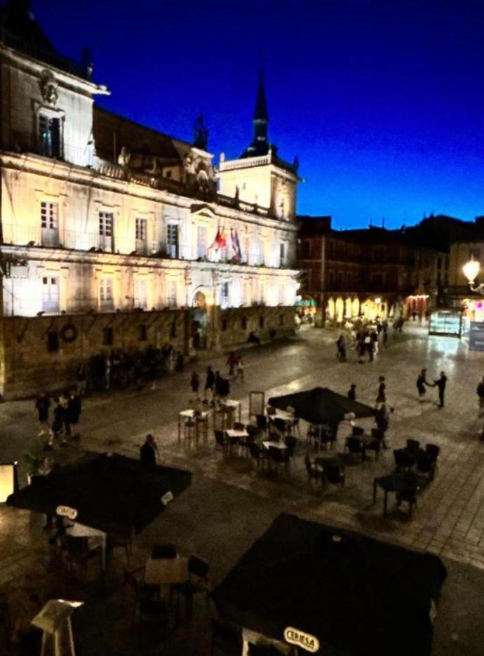 Arquitecto De La Vida- Plaza Mayor Leon Bagian luar foto