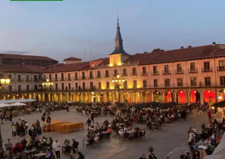 Arquitecto De La Vida- Plaza Mayor Leon Bagian luar foto