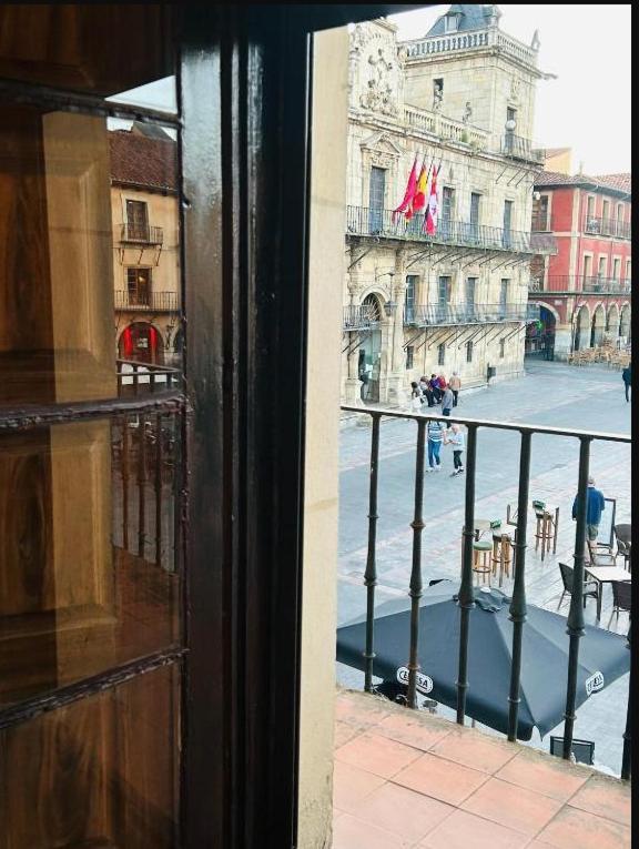 Arquitecto De La Vida- Plaza Mayor Leon Bagian luar foto