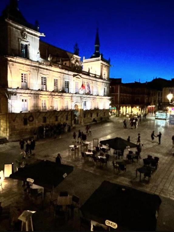 Arquitecto De La Vida- Plaza Mayor Leon Bagian luar foto