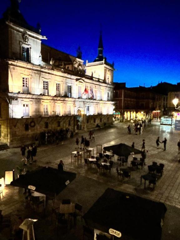 Arquitecto De La Vida- Plaza Mayor Leon Bagian luar foto