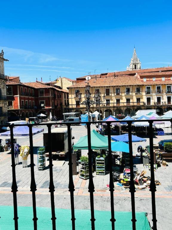 Arquitecto De La Vida- Plaza Mayor Leon Bagian luar foto